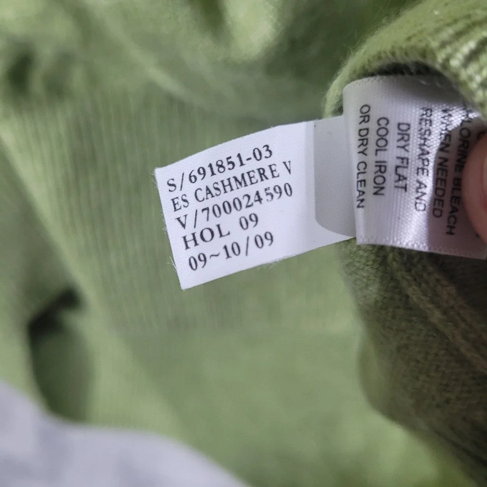 Banana Republic Sweater Mens Medium Green Cashmere V-Neck Solid Long Sleeve